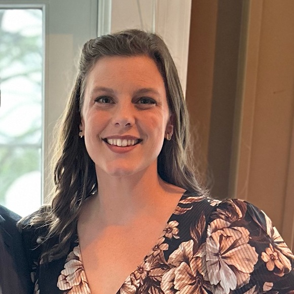 Meet your Posher, Erin - Picture 1 of 1